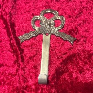 Elegant Gold Wall Hook